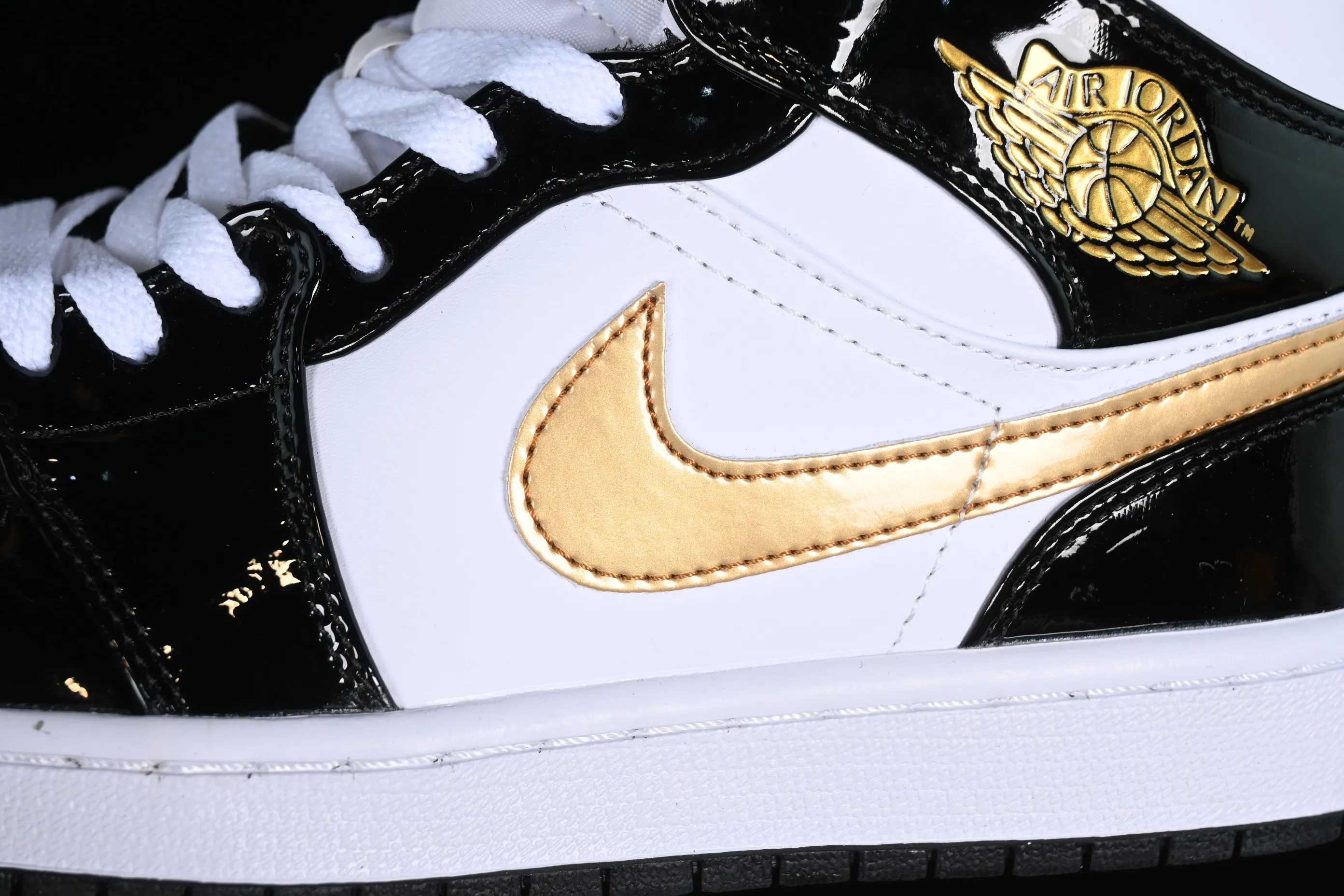 All categories Air Jordan Jordan series basketball shoes Air Jordan 1 Mid Air Jordan 1 Mid SE AJ1 Joe 1 small black gold patent leather mid-top basketball shoes 852542-007